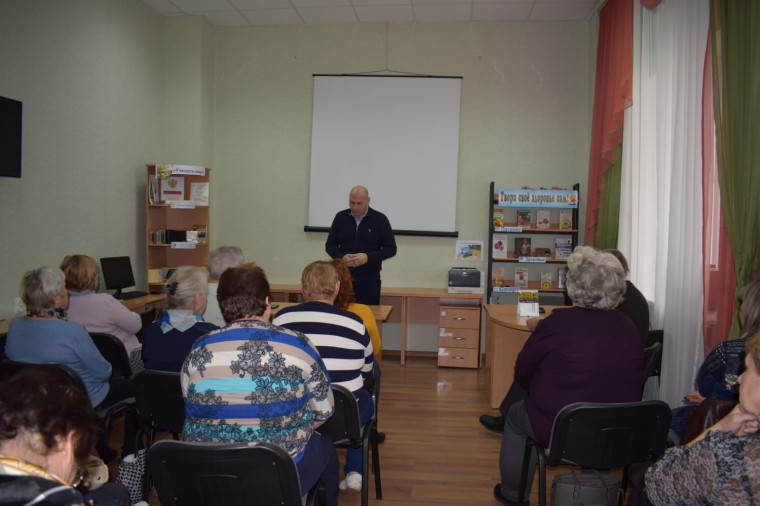 Глава администрации Ракитянского района Анатолий Климов встретился с членами местной организации Всероссийского общества слепых.