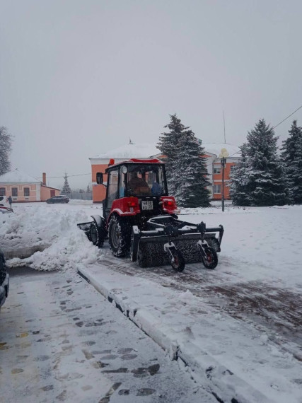 В Ракитянском районе с раннего утра ведутся работы по уборке снега. В Ракитянском районе с раннего утра ведутся работы по уборке снега.