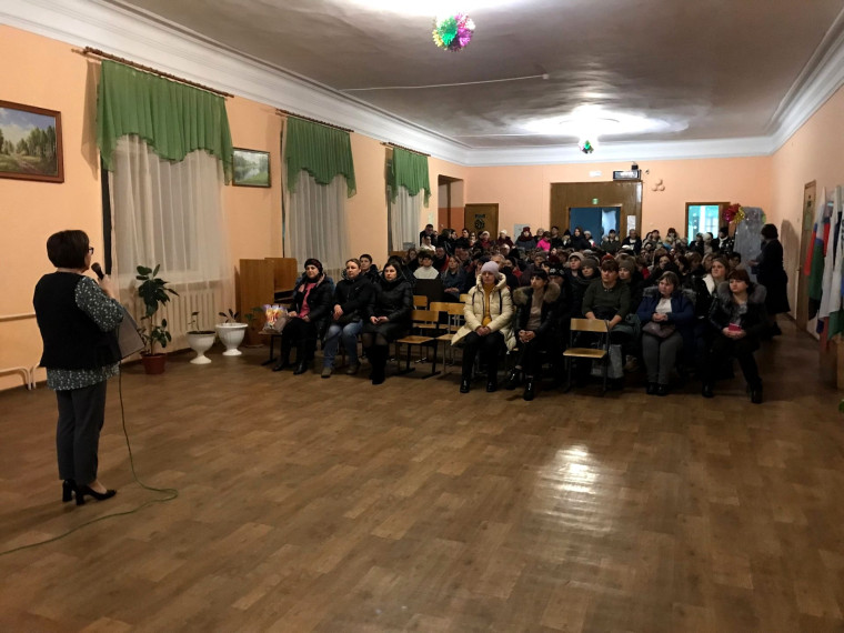 На общешкольном собрании родители и педагоги Ракитянской средней общеобразовательной школе № 3 имени Н.Н. Федутенко обсудили предстоящий капитальный ремонт школы. На общешкольном собрании родители и педагоги Ракитянской средней общеобразовательной школе № 3 имени Н.Н. Федутенко обсудили предстоящий капитальный ремонт школы.