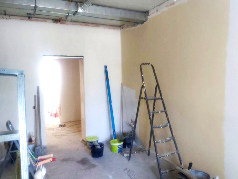 Продолжается капитальный ремонт здания поликлиники Ракитянской ЦРБ.