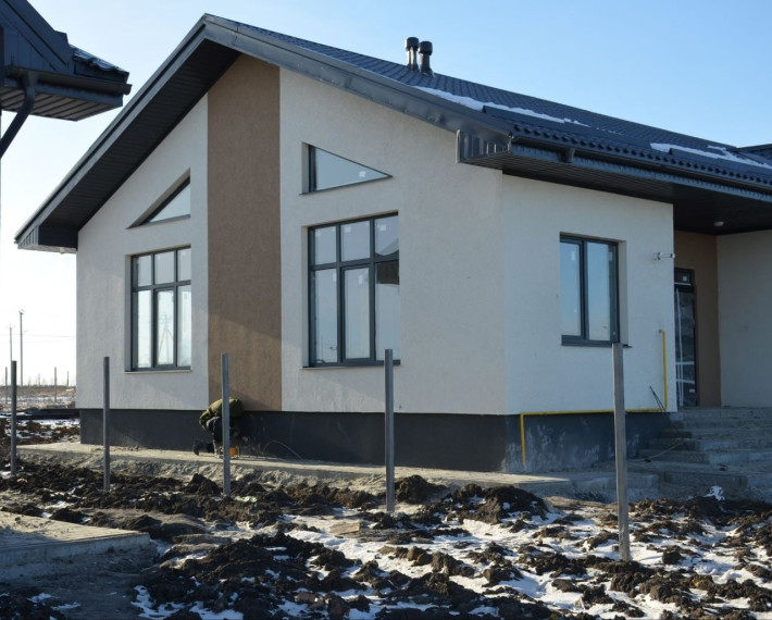 В п. Ракитное завершается строительство восьми домов для многодетных семей, нуждающихся в улучшении жилищных условий.