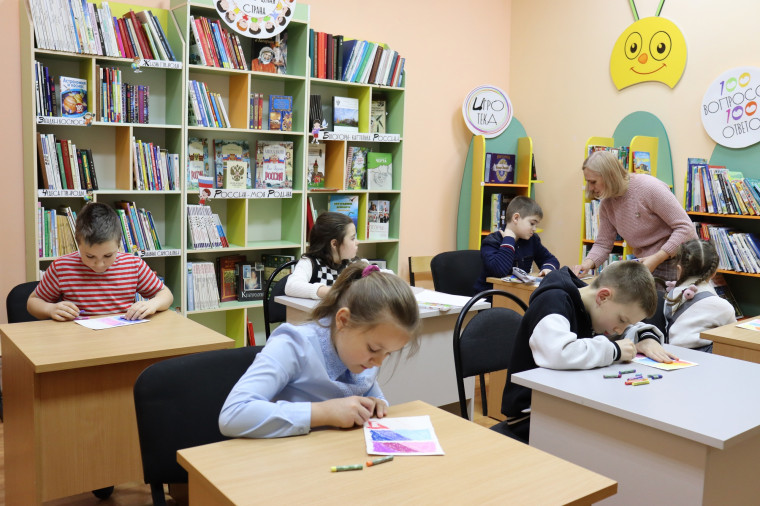 В этом году педагоги продолжают работать с детьми дошкольного и младшего школьного возраста с ОВЗ в библиотерапевтической комнате.
