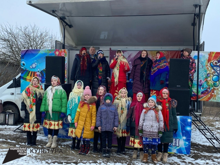 Автоклуб продолжает проводить свои концертные программы для жителей отдаленных населённых пунктов Ракитянского района.