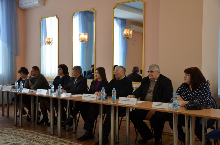 Глава администрации Ракитянского района Анатолий Климов встретился с председателями общественных организаций Ракитянского района.
