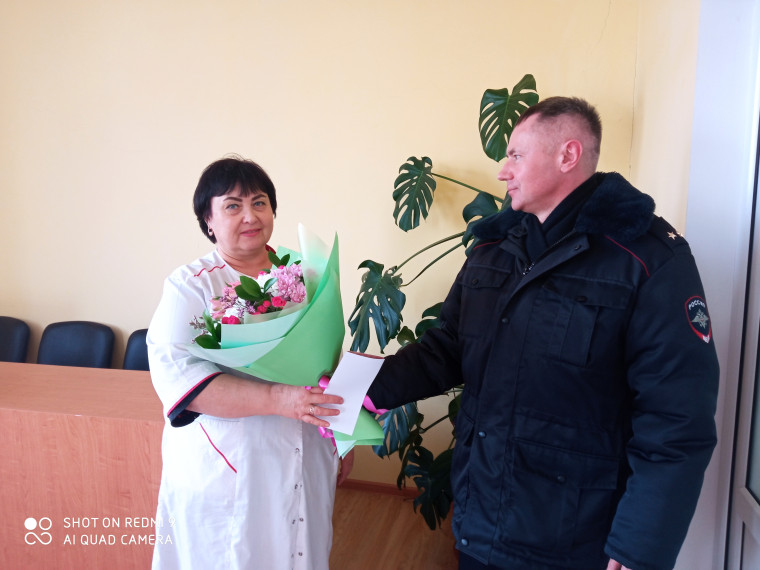 Руководство ОМВД поздравило с Международным женским днём вдову и мать сотрудников ОВД, погибших при исполнении служебных обязанностей. Руководство ОМВД поздравило с Международным женским днём вдову и мать сотрудников ОВД, погибших при исполнении служебных обязанностей.