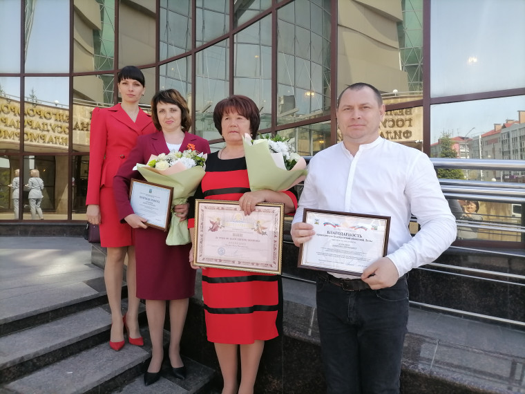 Работники отрасли социальной защиты Ракитянского района населения отмечены областными наградами.