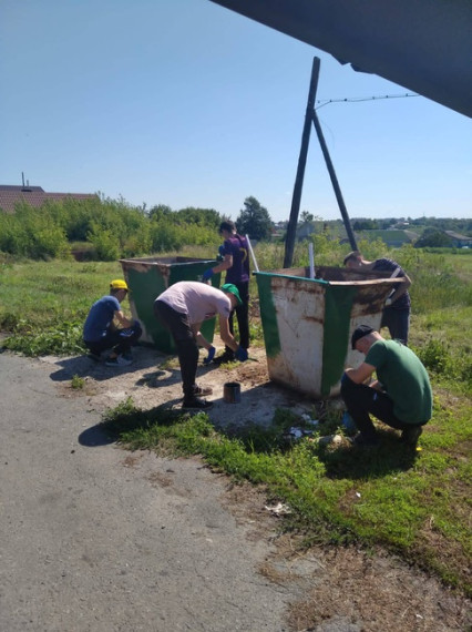 Этим солнечным, тёплым днём, по инициативе главы администрации Ракитянского района Анатолия Климова в городском поселении «Поселок Ракитное» состоялся субботник.