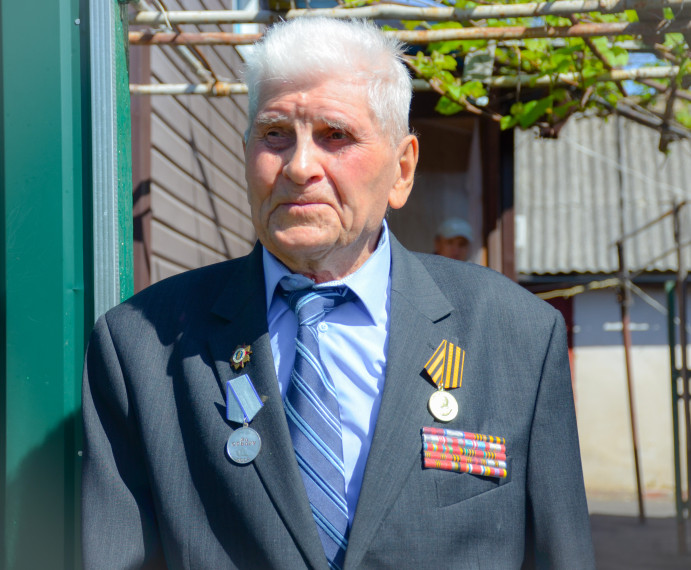 Ветерану Великой Отечественной войны Александру Тарасовичу Скирдину из посёлка Пролетарский были вручены дубликаты ранее утерянных наград.