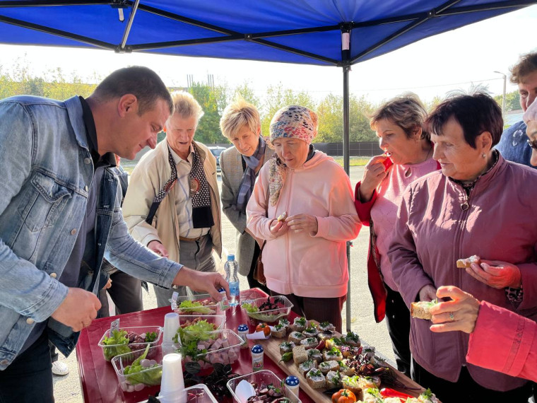 Сегодня группа туристов старшего поколения в рамках губернаторского проекта по социальному туризму «К соседям в гости» приехала погостить в Ракитянский район.