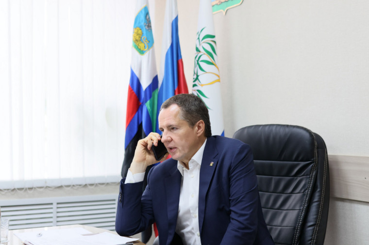 Руководитель области Вячеслав Гладков провёл личный прием и встретился с ракитянцами на сходе граждан.