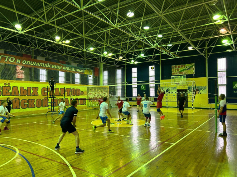 В Ракитном состоялись соревнования по волейболу в зачёт районной спартакиады.