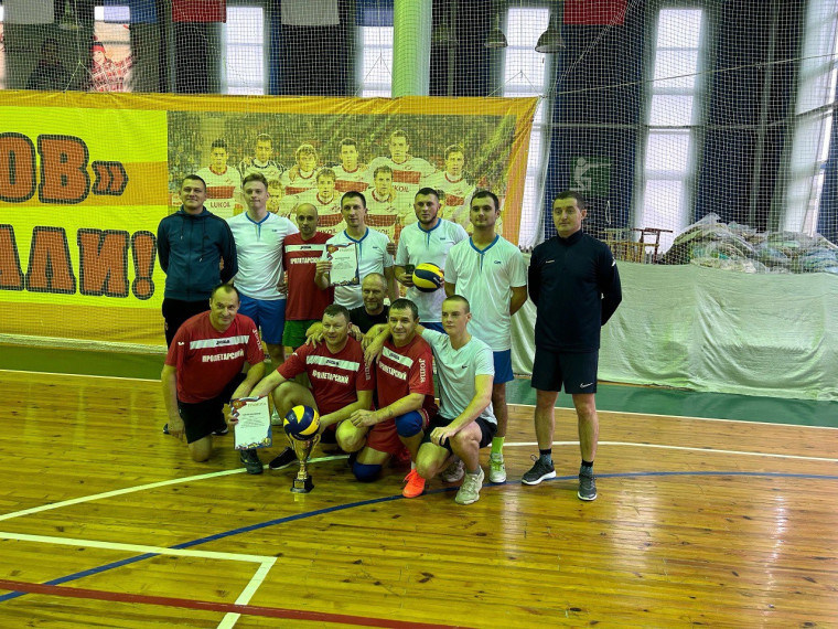 В Ракитном состоялись соревнования по волейболу в зачёт районной спартакиады.