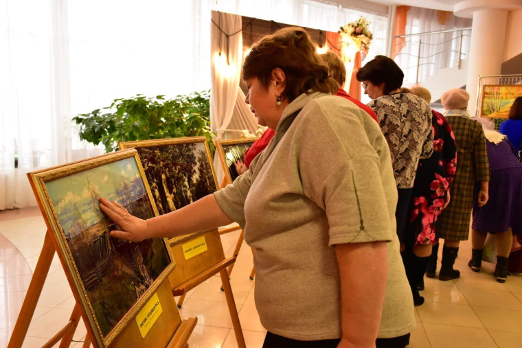 Выставка тактильных картин «Смотри сердцем» открылась в Ракитном.