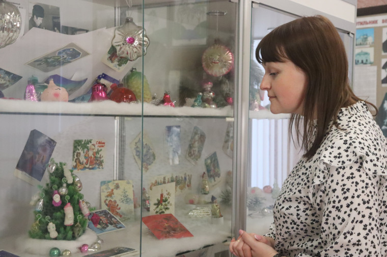 В краеведческом музее-усадьбе князей Юсуповых открылась выставка новогодних игрушек.