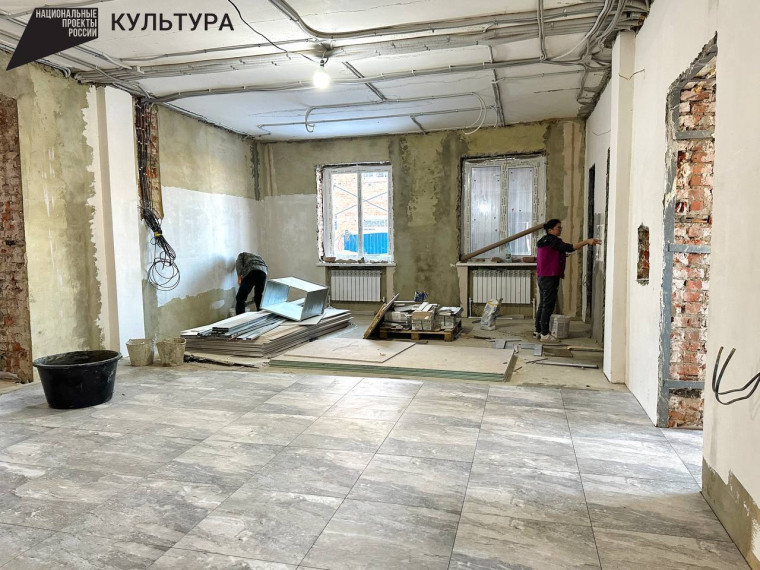 Глава администрации Ракитянского района проверил ход капитального ремонта Пролетарского центра культурного развития.