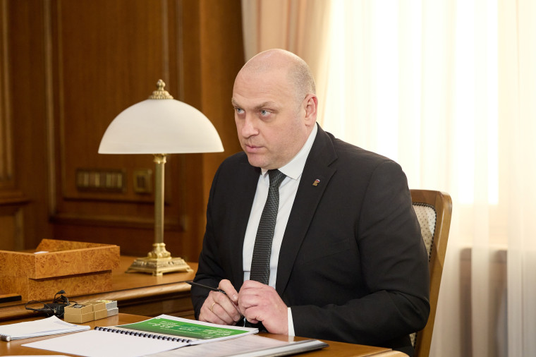 Вячеслав Гладков провёл рабочую встречу с главой администрации Ракитянского района Анатолием Климовым.