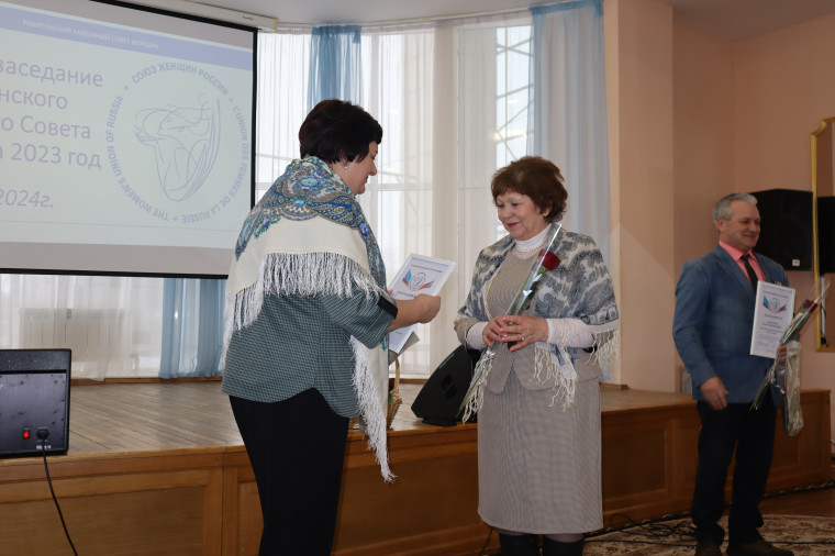 Сегодня в Ракитном состоялось отчётное заседание Ракитянского Совета женщин.