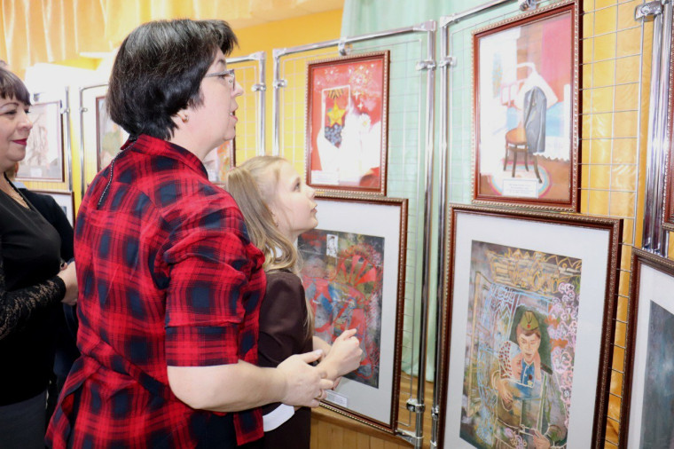 Передвижная выставка «Никто не забыт, ничто не забыто» открылась в Илёк-Кошарской средней школе.