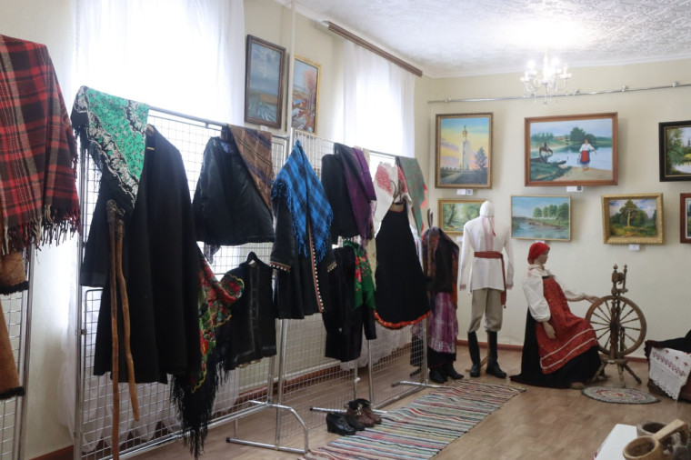 В Краеведческом музее – усадьбе князей Юсуповых открылась выставка «Русский народный костюм».