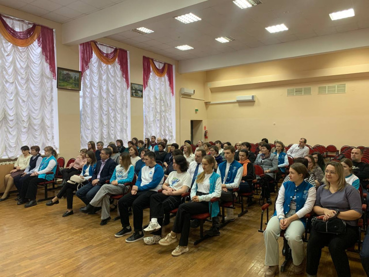 Вчера в Ракитянской средней школе № 1 прошла встреча с учениками медицинского класса, их родителями и педагогами.