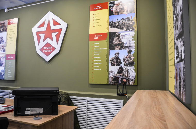 В Ракитянском районе продолжает работу пункт отбора на военную службу по контракту.