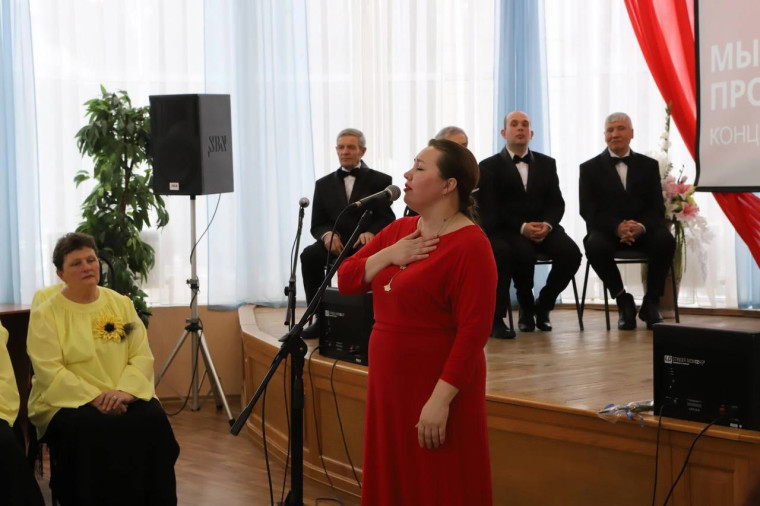 В центре культурного развития «Молодёжный» состоялся концерт хора ветеранов труда «Мы будем песней прославлять солдат».