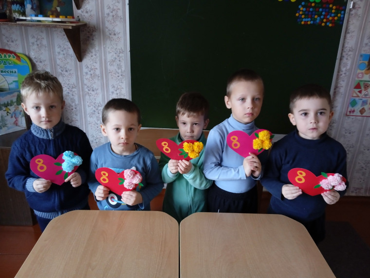 В школах и детских садах Ракитянского района прошёл цикл мероприятий, посвящённых Международному женскому дню.