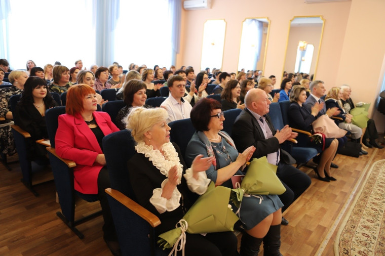 Сегодня в Ракитном прошло мероприятие, посвящённое Дню работника культуры.