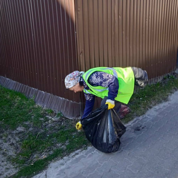 Коммунальные службы Ракитянского района продолжают масштабную весеннюю уборку.