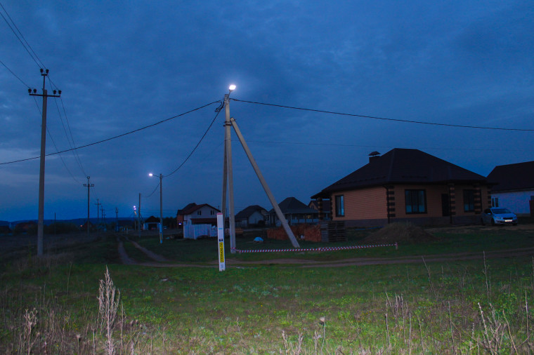 Специалисты «Белгородэнерго» смонтировали новые светильники в населенных пунктах области.