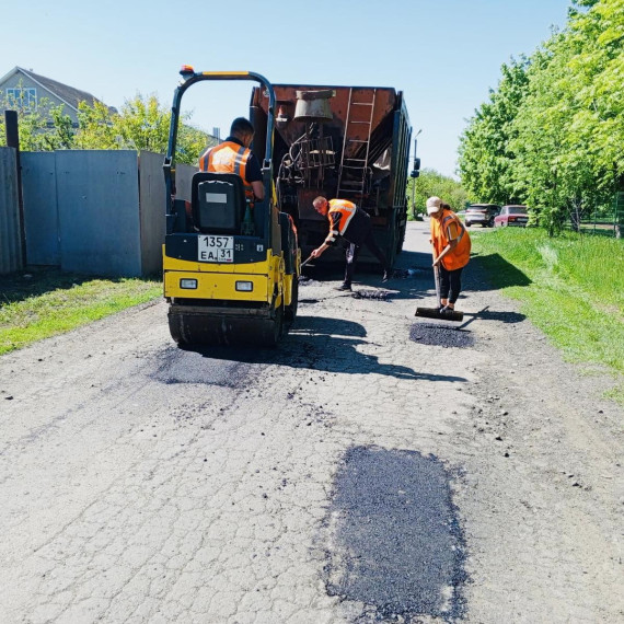Коллектив компании «БелЗНАК» продолжает ремонт автомобильной дороги «Борисовка - Пролетарский».