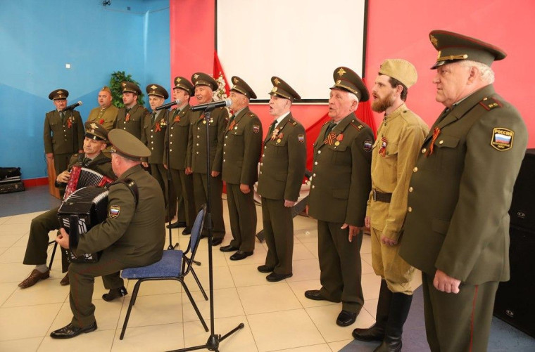 Сегодня в Ракитном прошла встреча ветеранского актива и состоялись проводы юношей на службу в ряды Вооружённых Сил РФ.