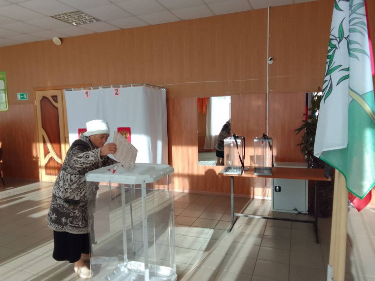 В Ракитянском районе начали свою работу избирательные участки.