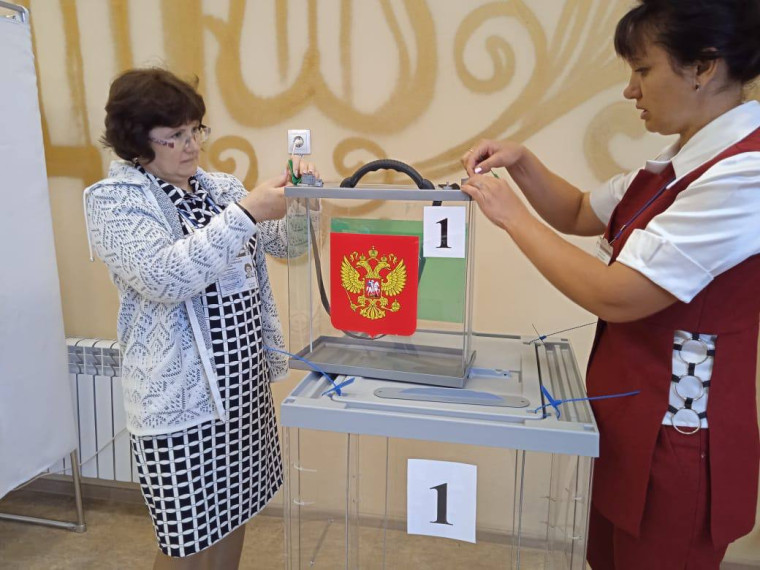 В Ракитянском районе начали свою работу избирательные участки.