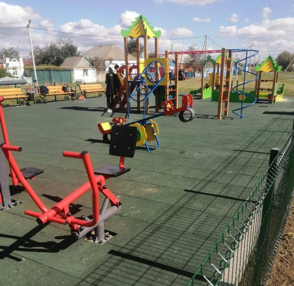 В Ракитянском районе ведётся строительство и благоустройство детских спортивных площадок.