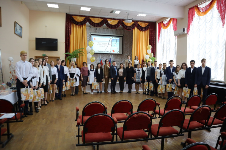 В Ракитянском районе прошло торжественное мероприятие, посвященное принятию обучающихся 10-11 классов в ученики медицинского класса.