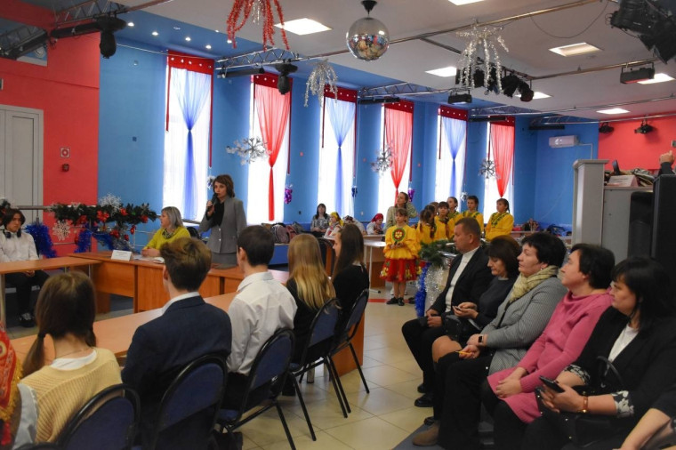 В Центре культурного развития «Молодёжный» п. Ракитное состоялось заседание Детского общественного совета.