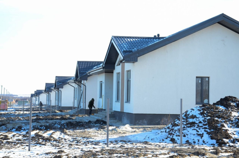 В п. Ракитное завершается строительство восьми домов для многодетных семей, нуждающихся в улучшении жилищных условий.