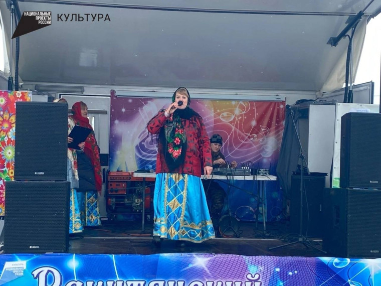 Передвижной многофункциональный автоклуб продолжает проводить выездные концертные программы в отдалённых населённых пунктах Ракитянского района.