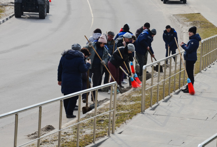 Коммунальные службы и жители Ракитянского района наводят санитарный порядок.