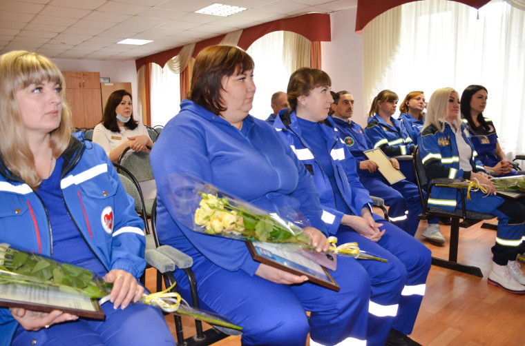 Сегодня в России свой профессиональный праздник отмечают работники скорой помощи.